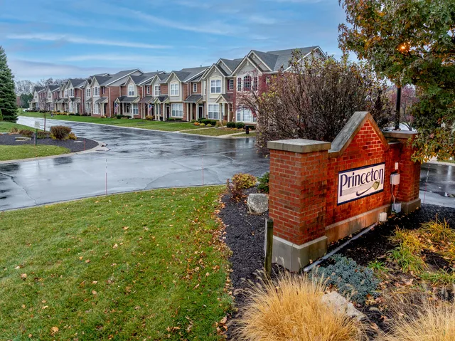 $260,000 | 11742 Broadway, Crown Point, IN 46307