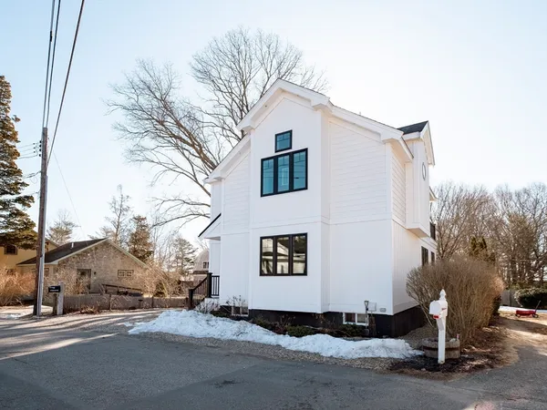 $1,100,000 | 9 Puritan Way, Duxbury, MA 02332