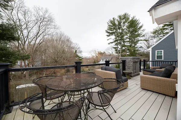 $1,100,000 | 9 Puritan Way, Duxbury, MA 02332