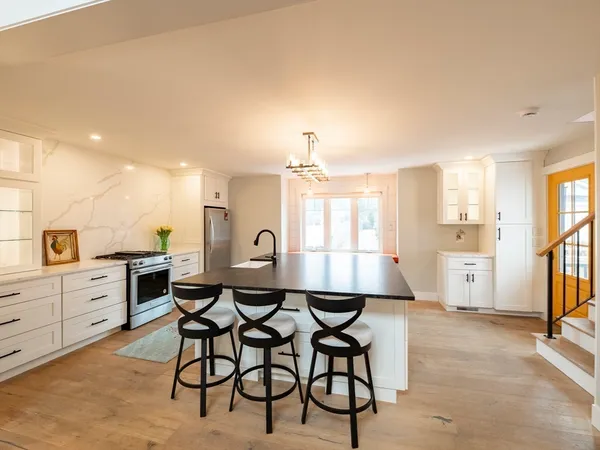 $1,100,000 | 9 Puritan Way, Duxbury, MA 02332