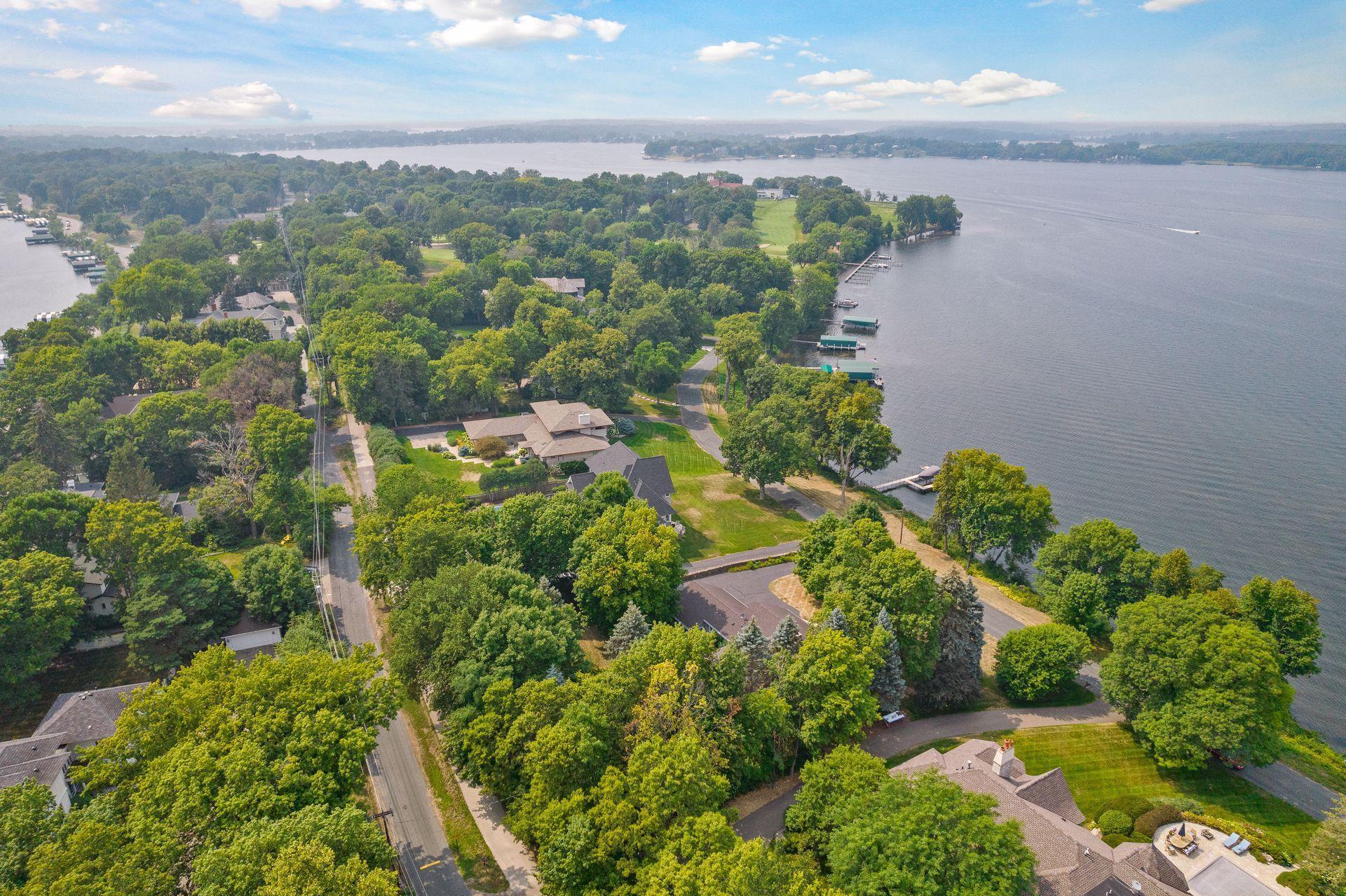 2615 Woodbridge Road Minnetonka Beach, MN 55391 - Photo 3 of 53 Gallery Image 3