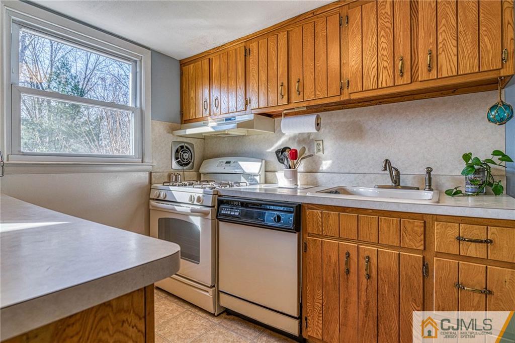 522 Halsey Road North Brunswick, NJ 08902 - Photo 10 of 31 Gallery Image 10