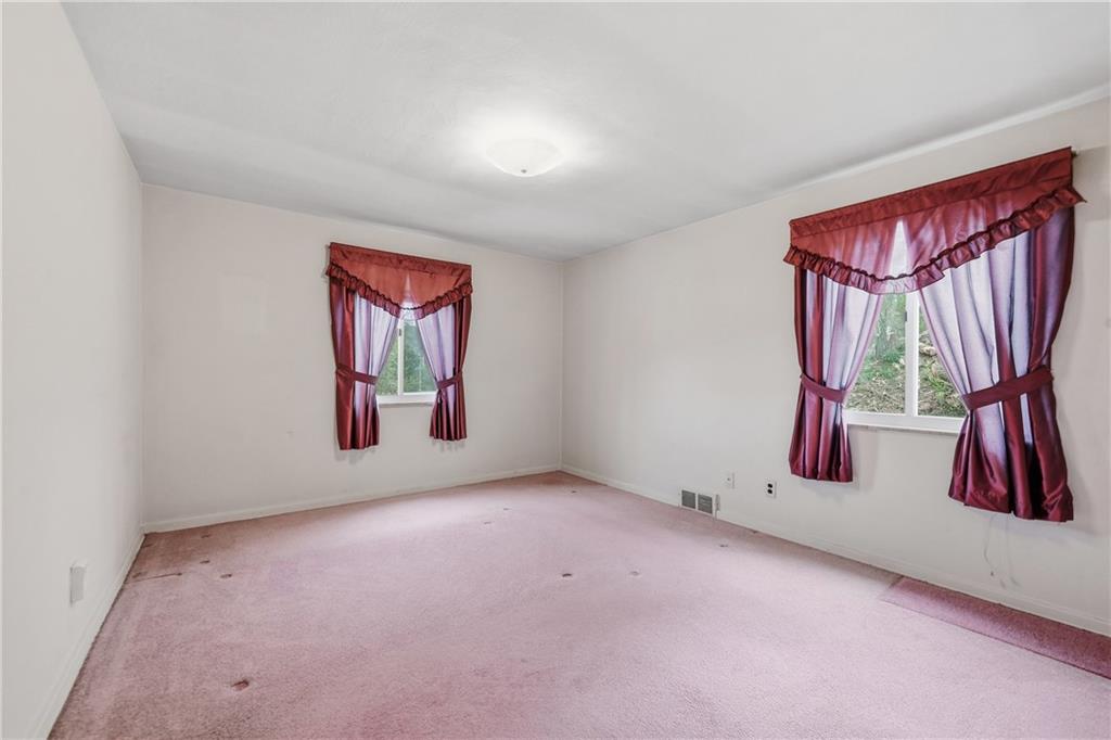 824 Vilsack Road Glenshaw, PA 15116 - Photo 23 of 44 an empty room with windows and closet