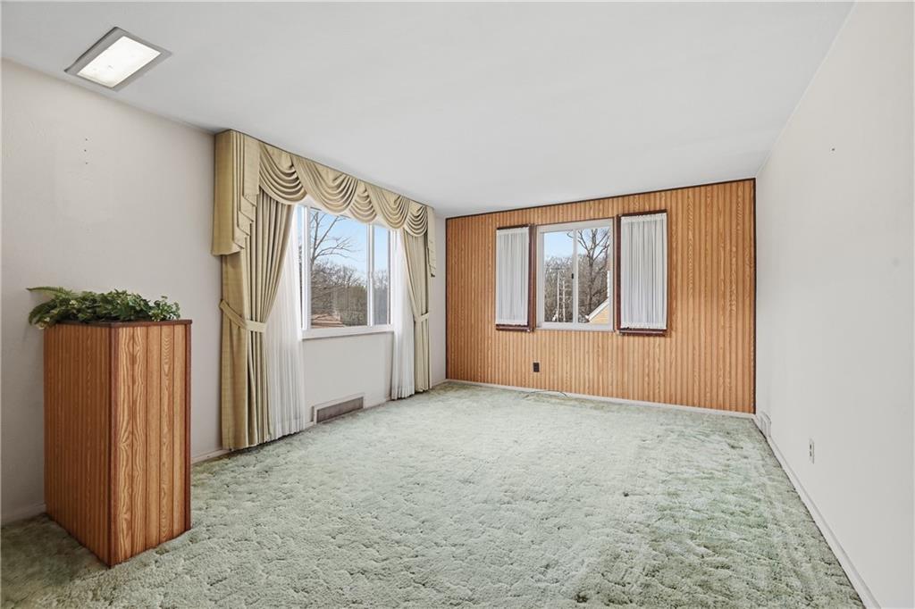 824 Vilsack Road Glenshaw, PA 15116 - Photo 8 of 44 an empty room with windows
