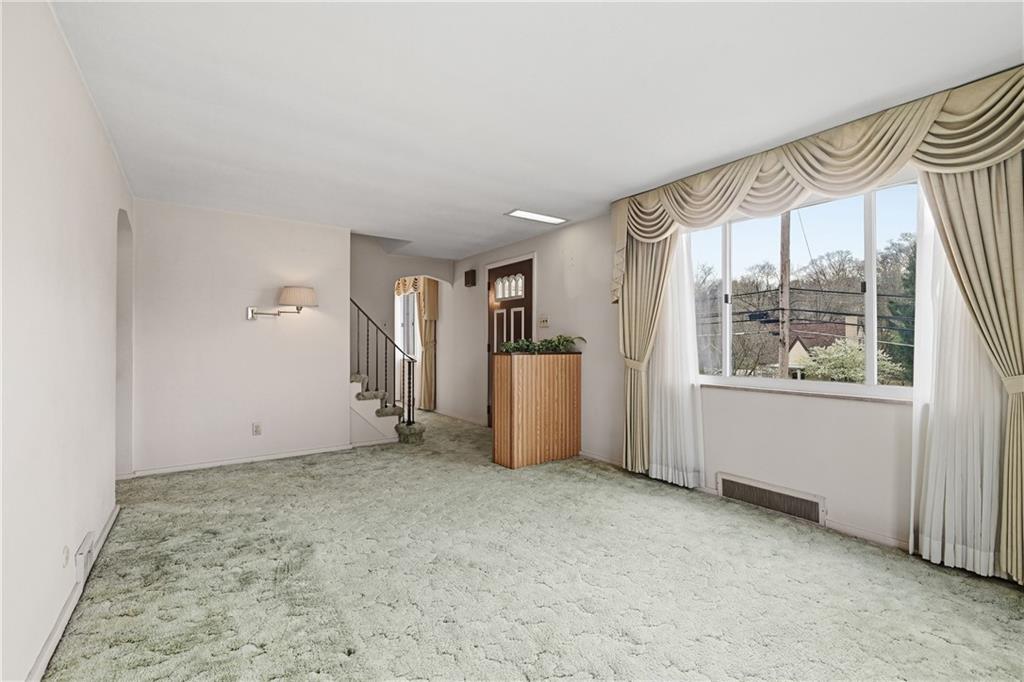 824 Vilsack Road Glenshaw, PA 15116 - Photo 9 of 44 an empty room with windows