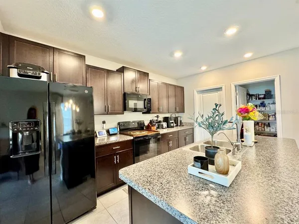 $3,200 | 7309 Canterbury Bells Court, Tampa, FL 33619