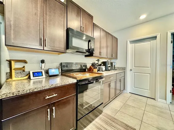 $3,200 | 7309 Canterbury Bells Court, Tampa, FL 33619