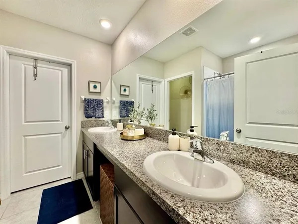 $3,200 | 7309 Canterbury Bells Court, Tampa, FL 33619
