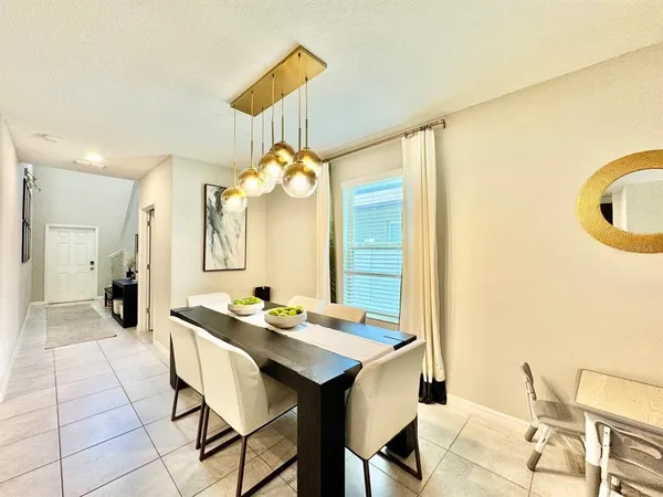 $3,200 | 7309 Canterbury Bells Court, Tampa, FL 33619