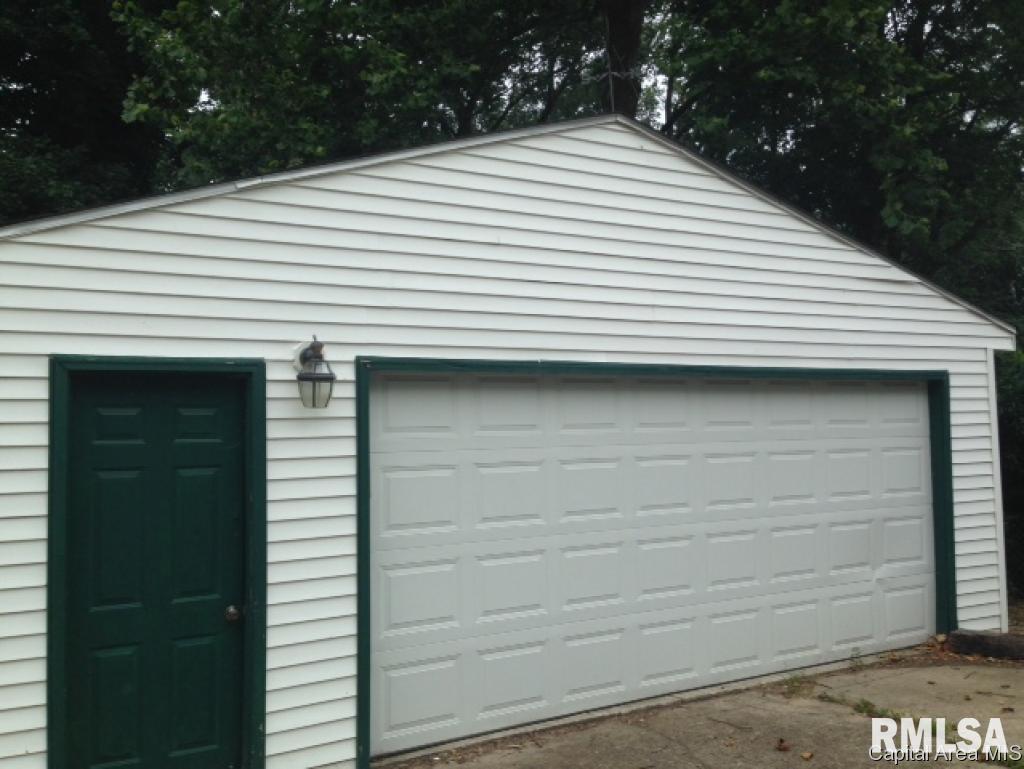 1901 North Albany Street Springfield, IL 62702 - Photo 9 of 35