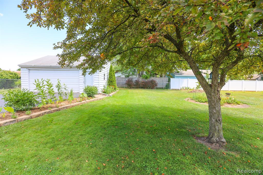 2083 Dutcher Road Flint, MI 48532 - Photo 22 of 24