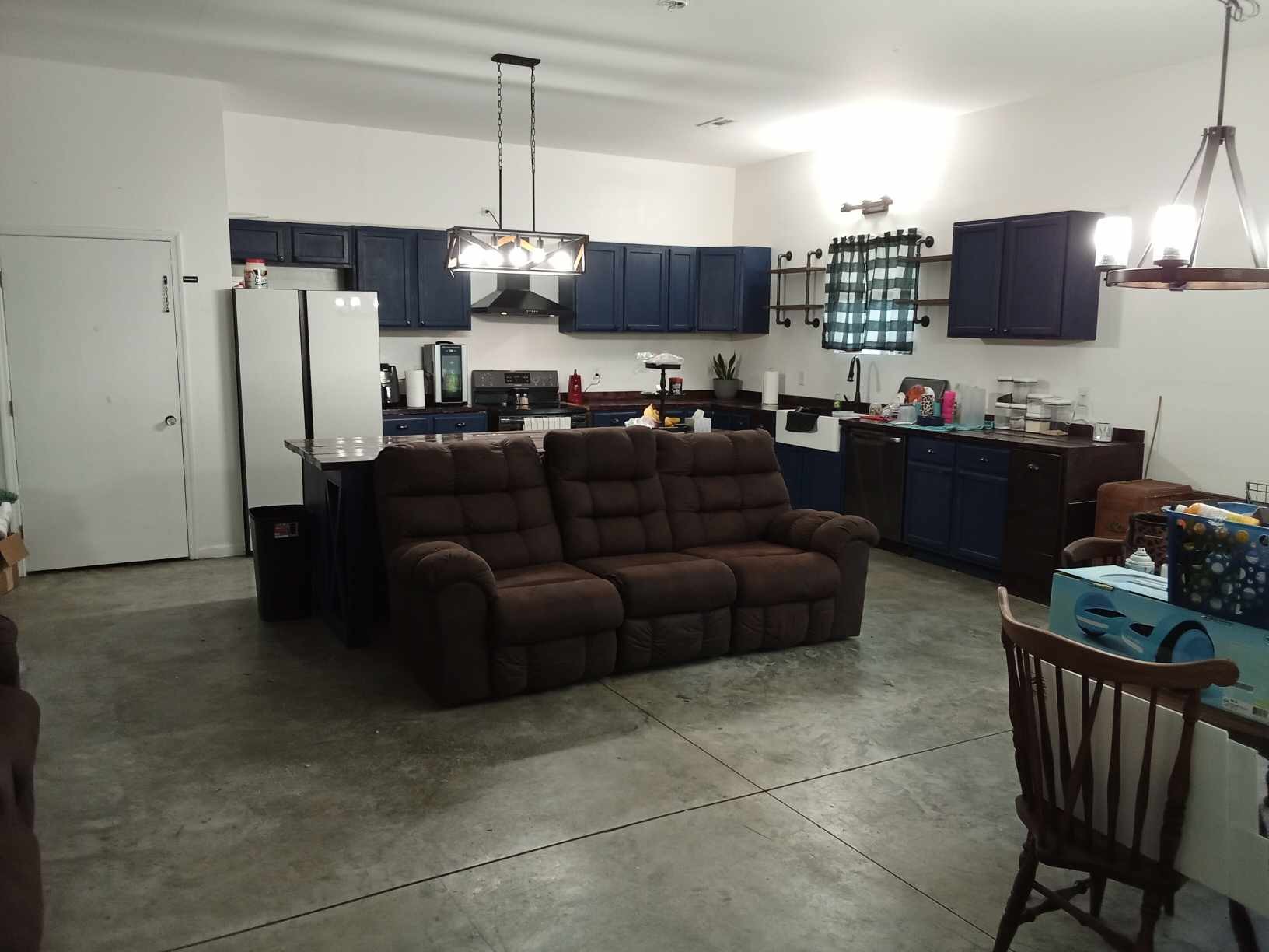 192 Bell Road Morrison, TN 37357 - Photo 11 of 13 a living room with furniture and a flat screen tv