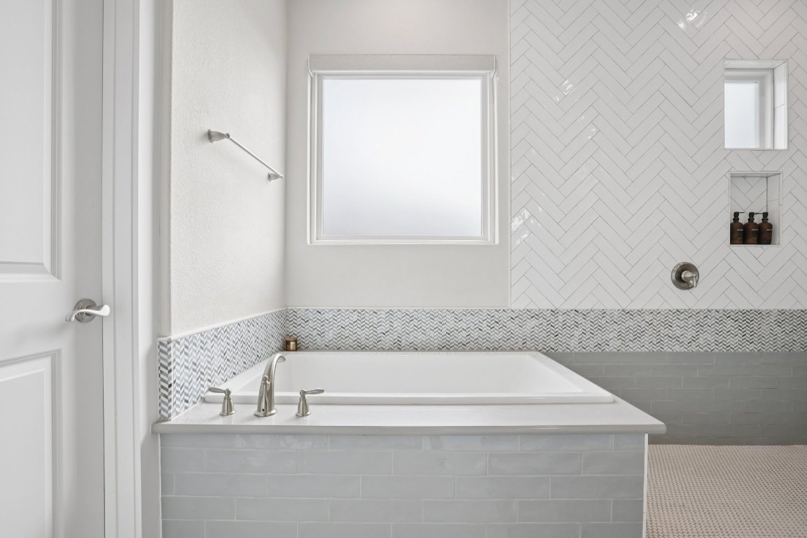 101 Cascading Water Place Austin, TX 78734 - Photo 21 of 36 a bathroom with bathtub and window