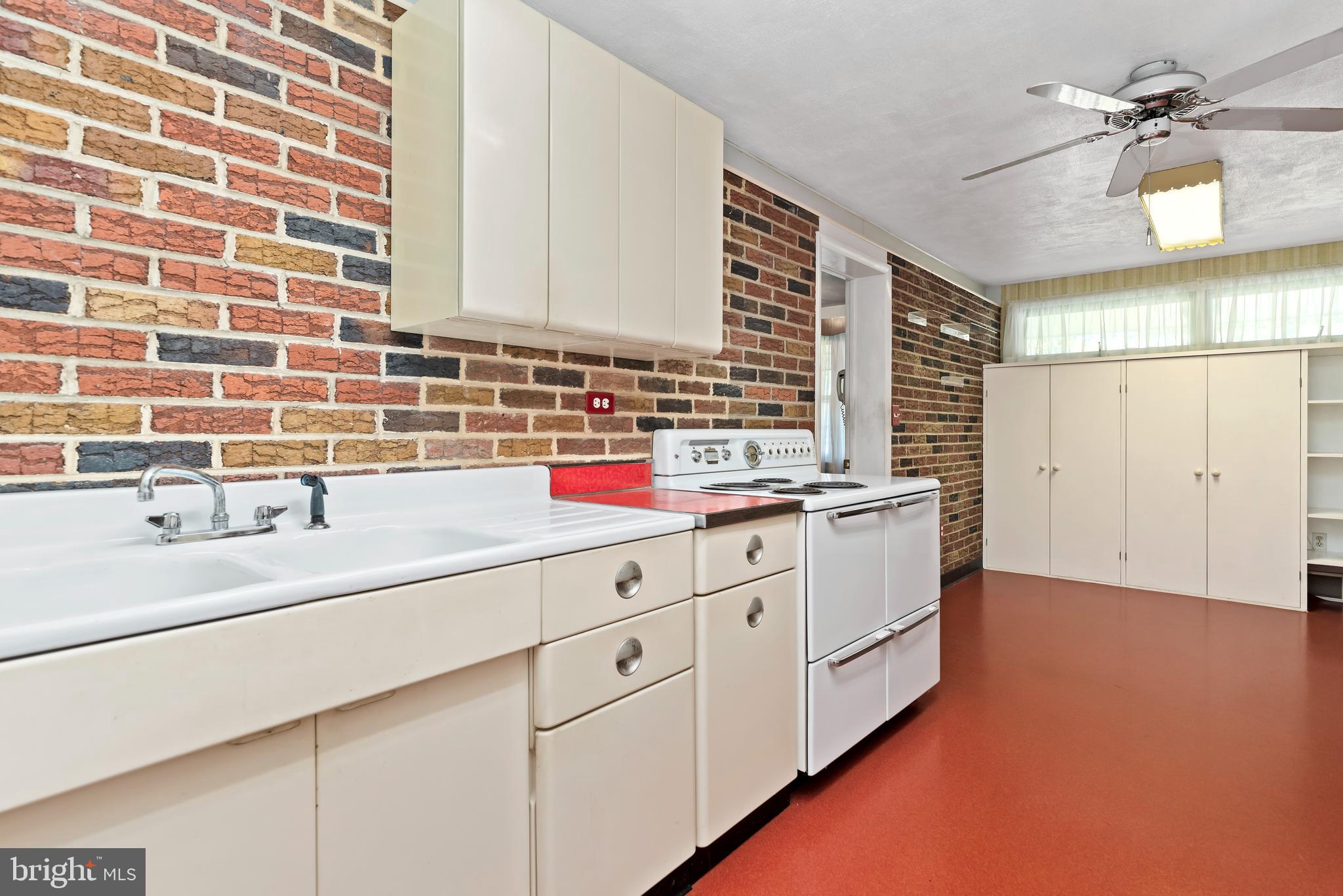 4724 East Trindle Road Mechanicsburg, PA 17050 - Photo 26 of 33 In law/au pair/suite kitchen