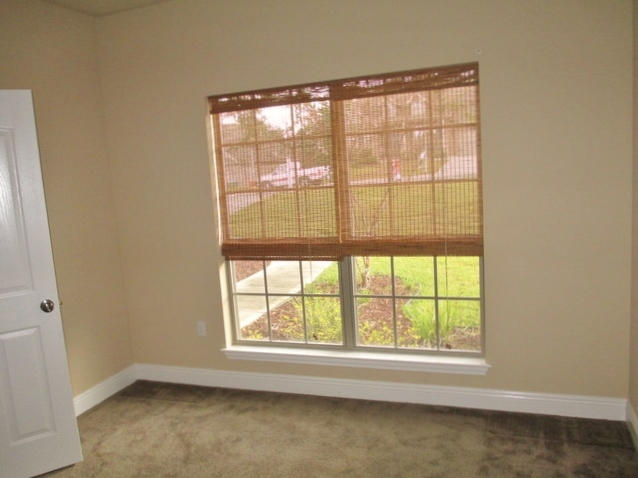 511 Pheasant Trail Crestview, FL 32536 - Photo 8 of 50 an empty room with a window