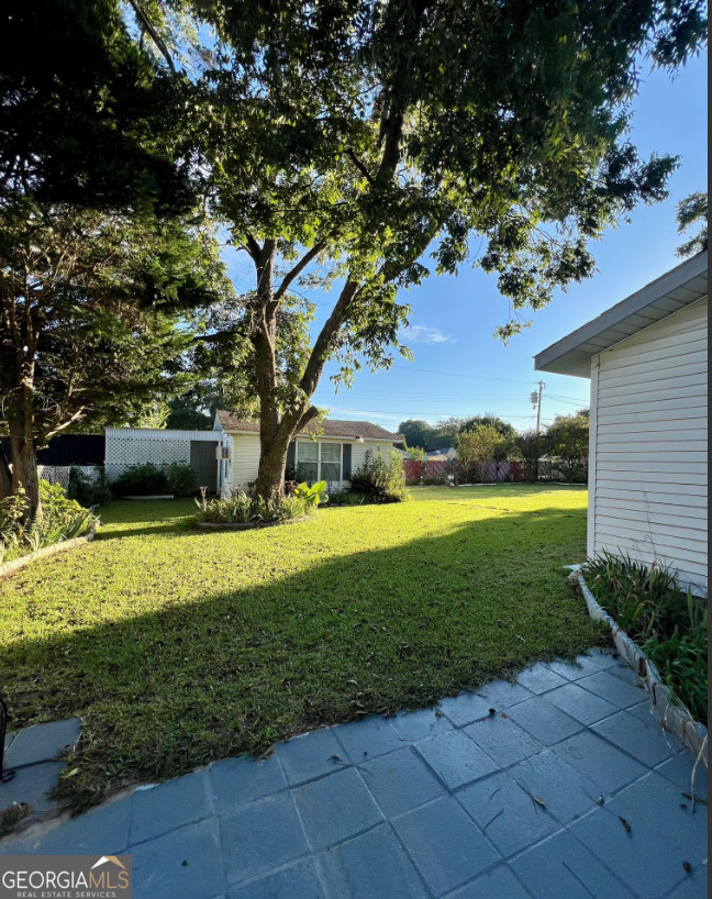 415 Riddleville Road Sandersville, GA 31082 - Photo 18 of 19 a view of a garden with a bench
