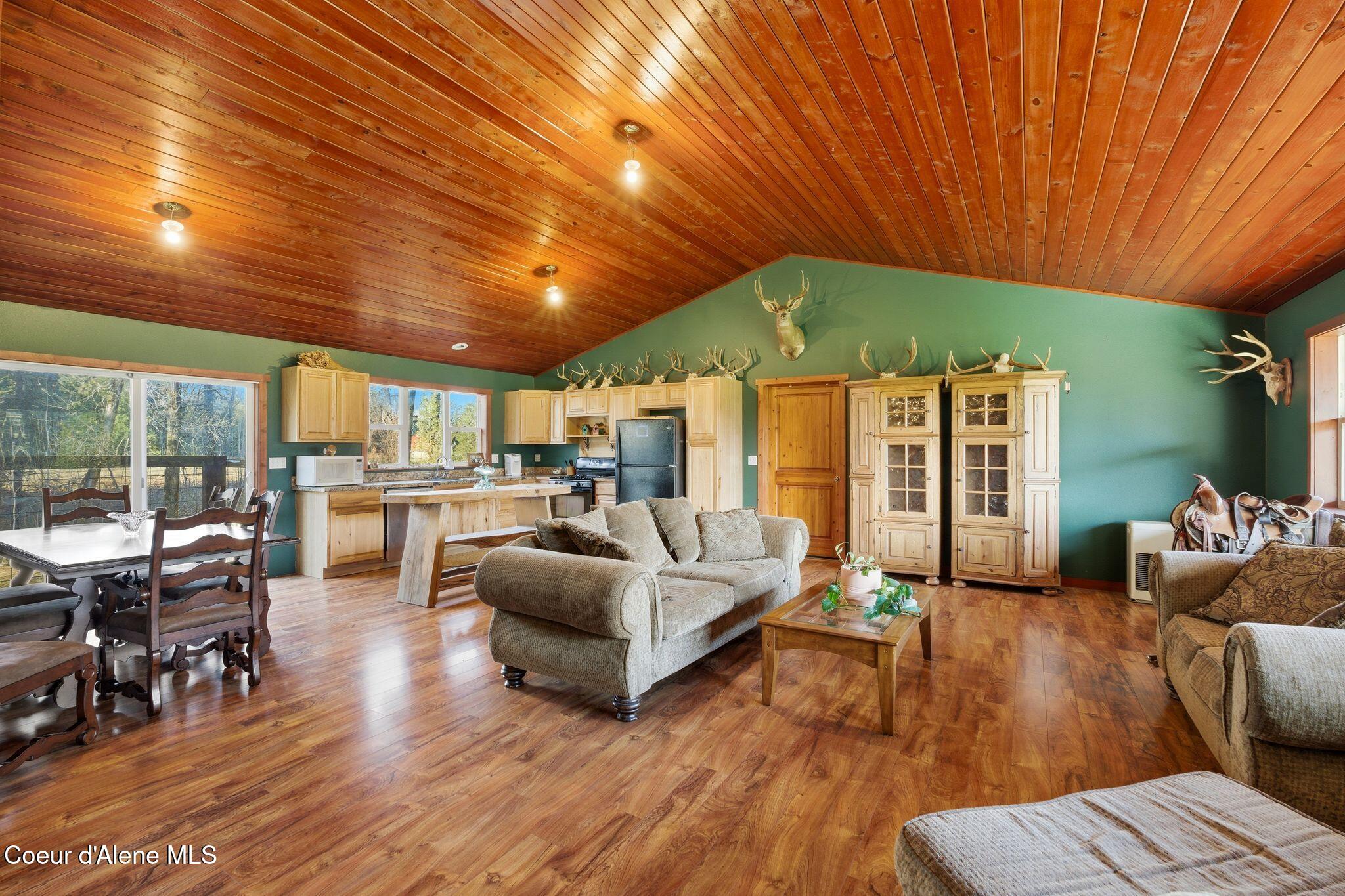 2844 Mcarthur Lake Road Naples, ID 83847 - Photo 12 of 59 .