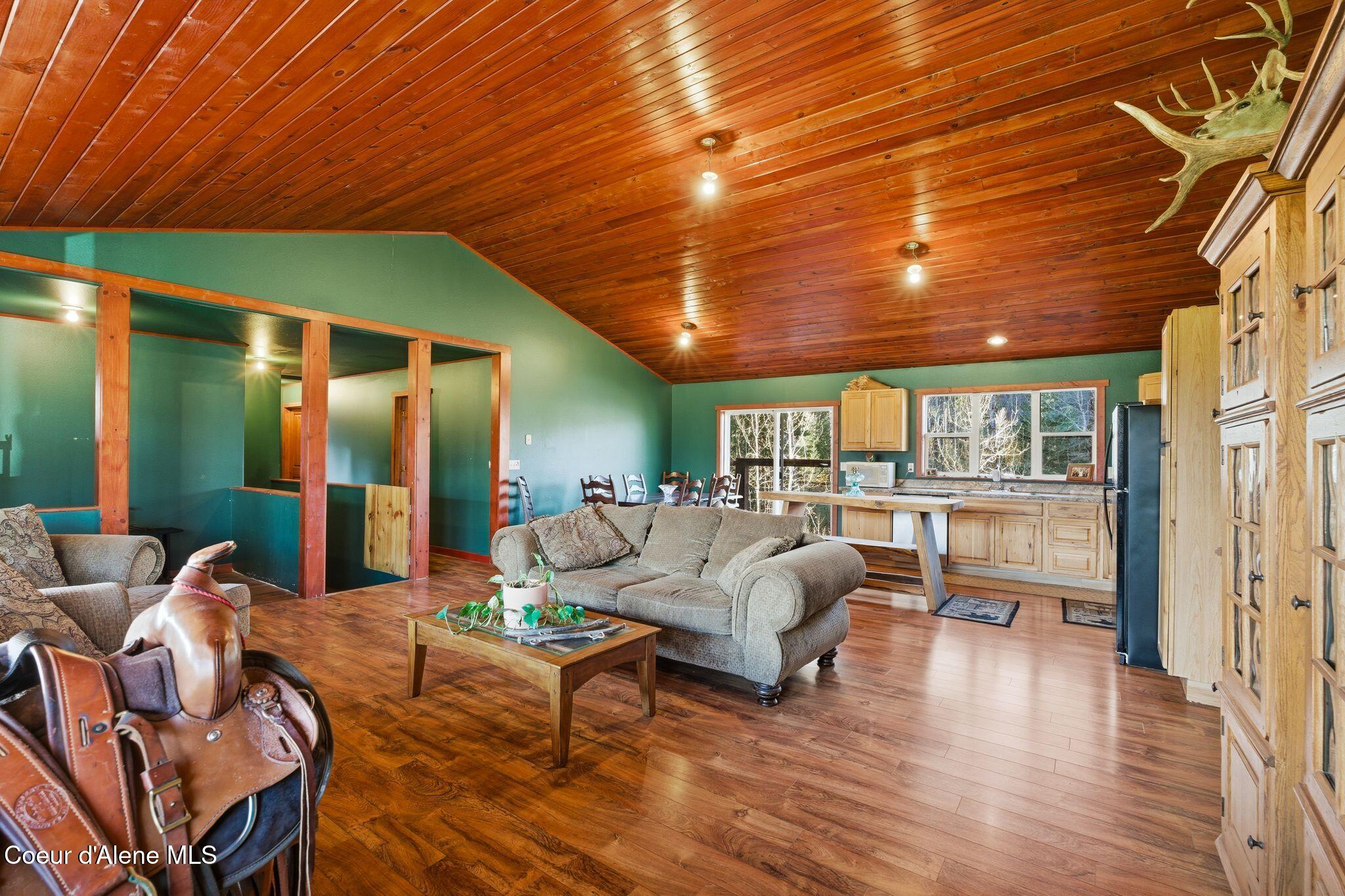 2844 Mcarthur Lake Road Naples, ID 83847 - Photo 13 of 59 .