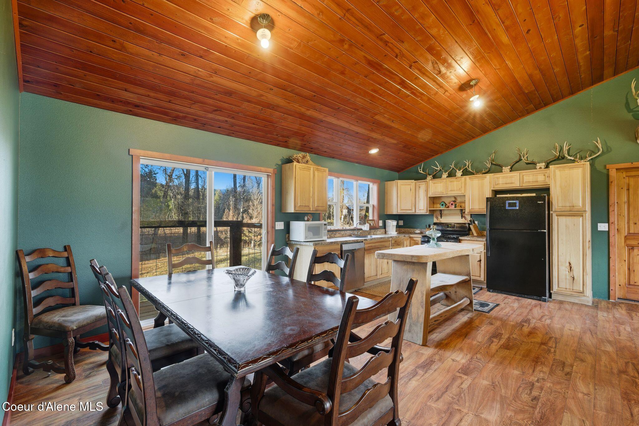 2844 Mcarthur Lake Road Naples, ID 83847 - Photo 14 of 59 .