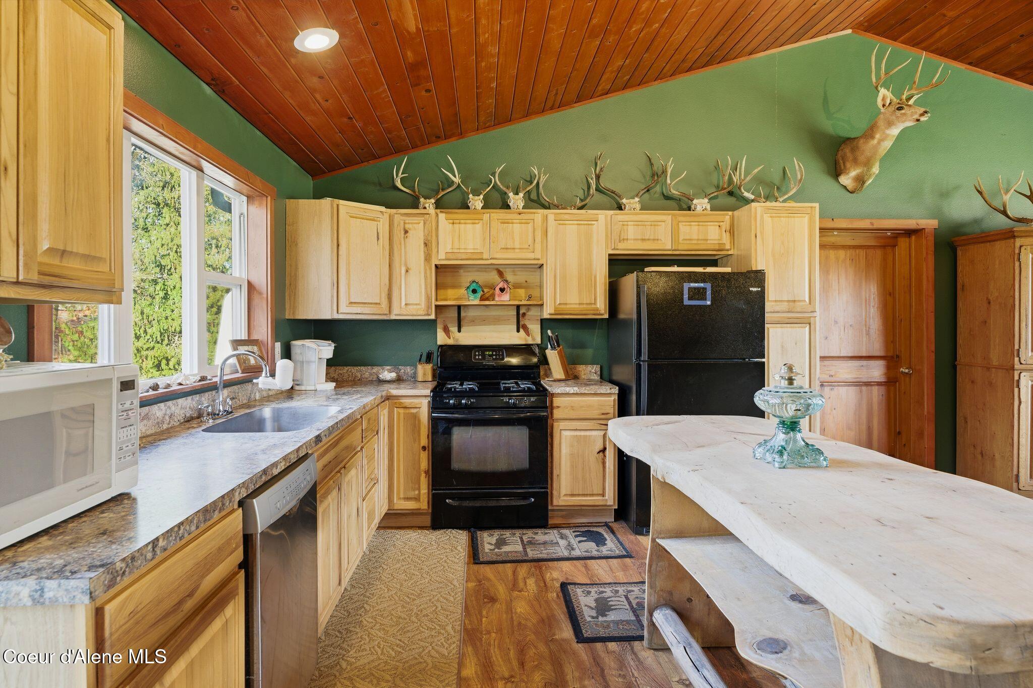 2844 Mcarthur Lake Road Naples, ID 83847 - Photo 15 of 59 .