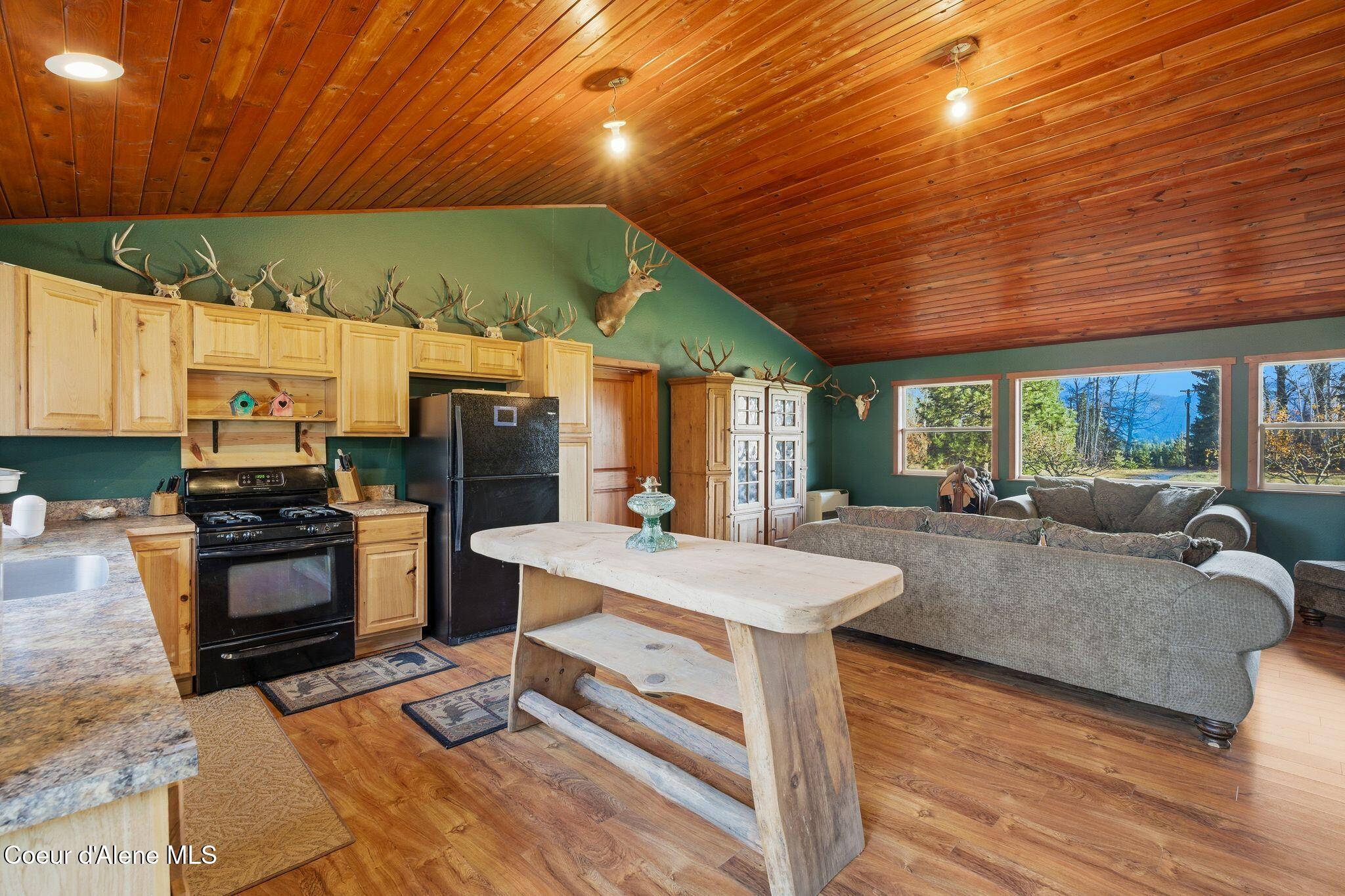 2844 Mcarthur Lake Road Naples, ID 83847 - Photo 16 of 59 .