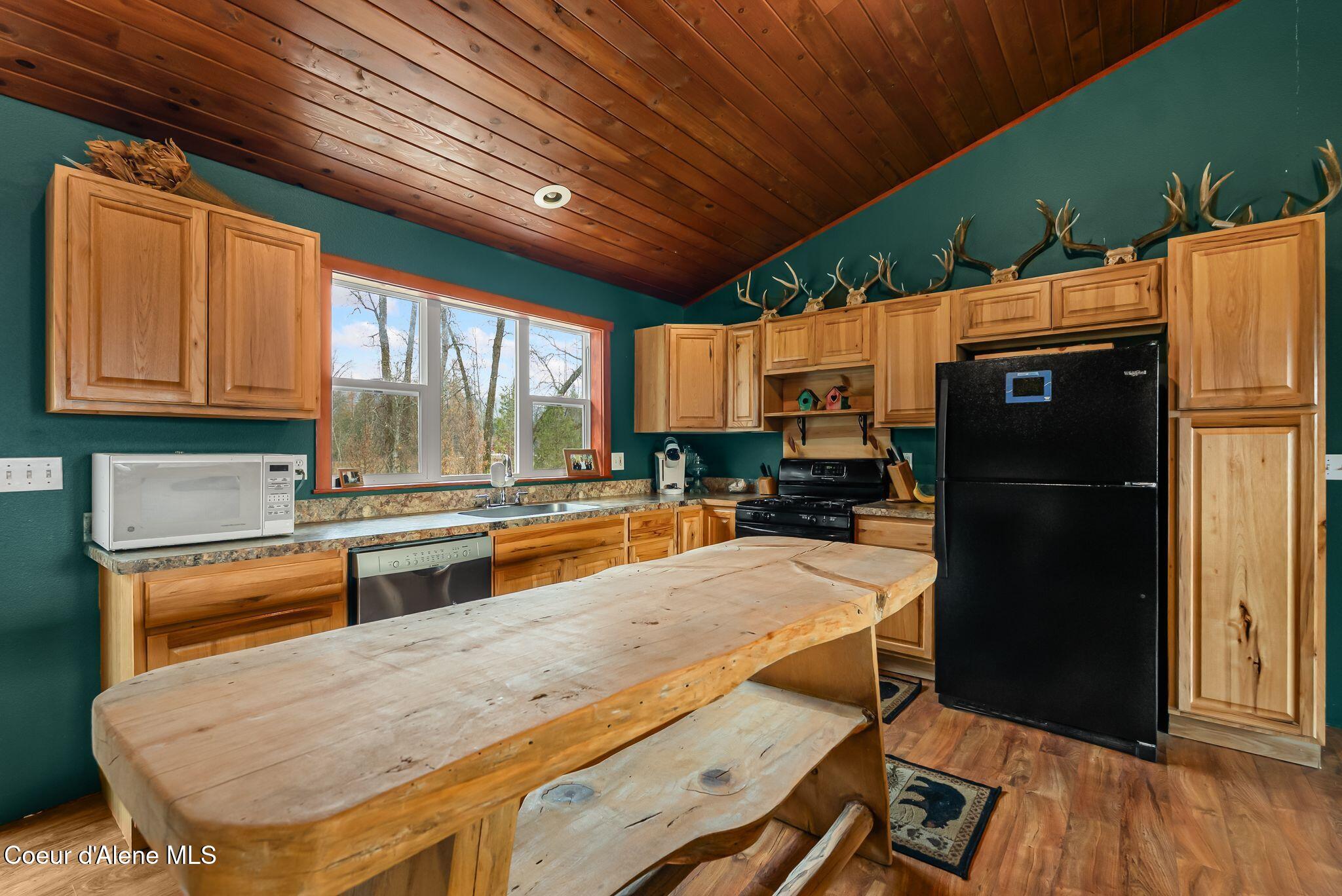 2844 Mcarthur Lake Road Naples, ID 83847 - Photo 17 of 59 .