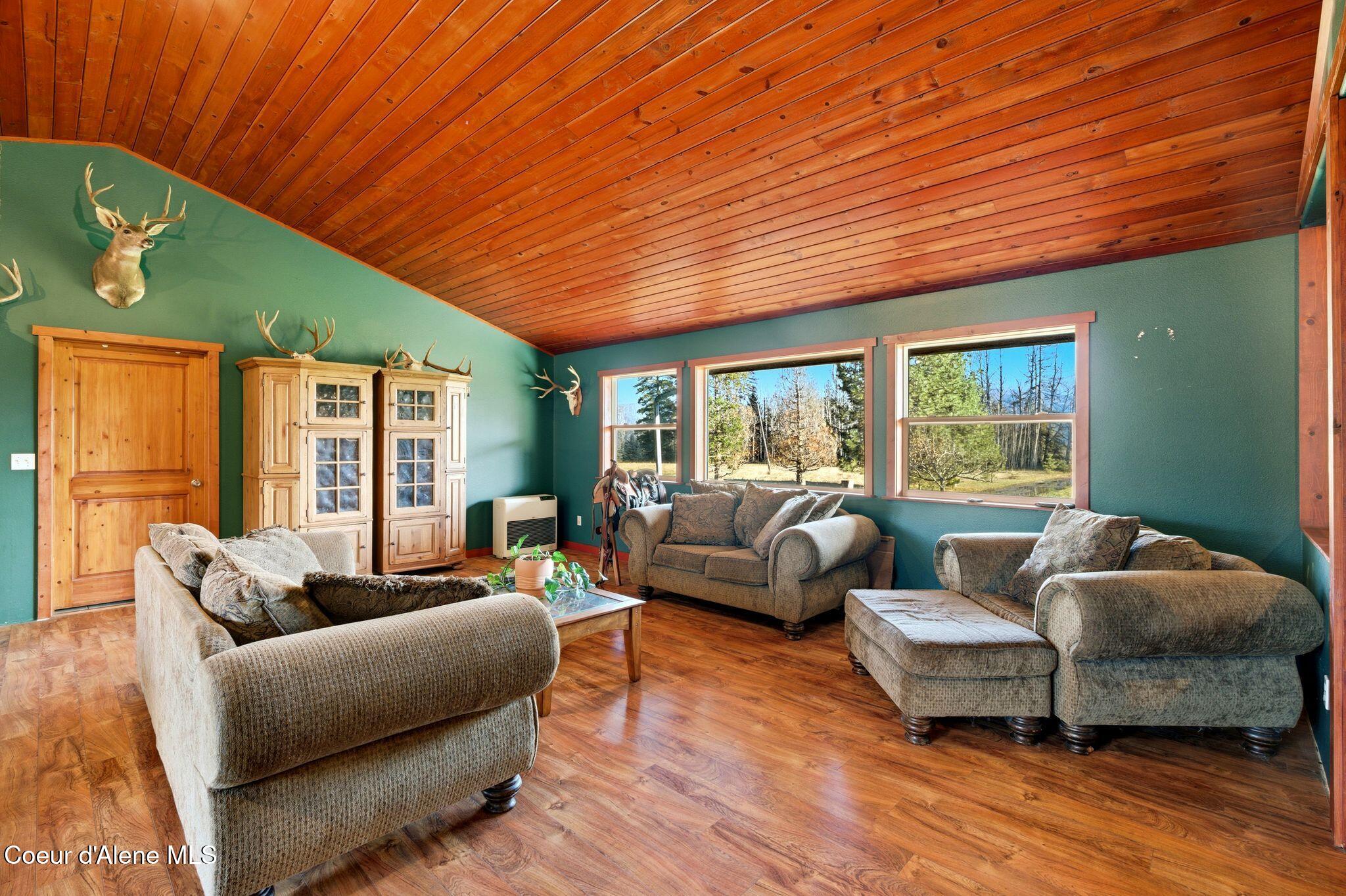 2844 Mcarthur Lake Road Naples, ID 83847 - Photo 19 of 59 .