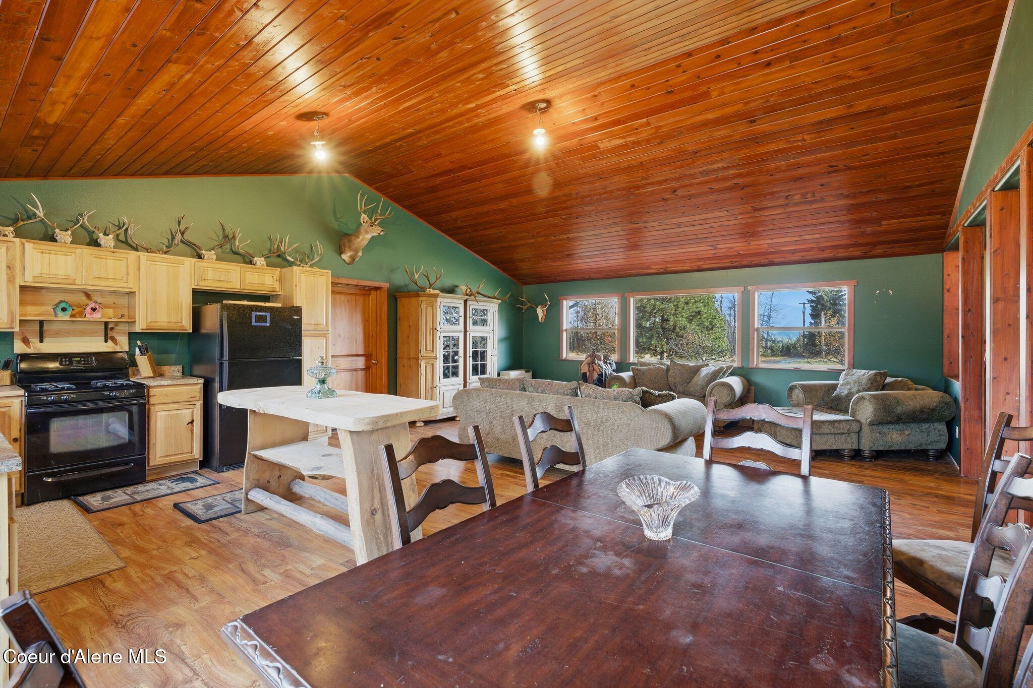 2844 Mcarthur Lake Road Naples, ID 83847 - Photo 22 of 59 .