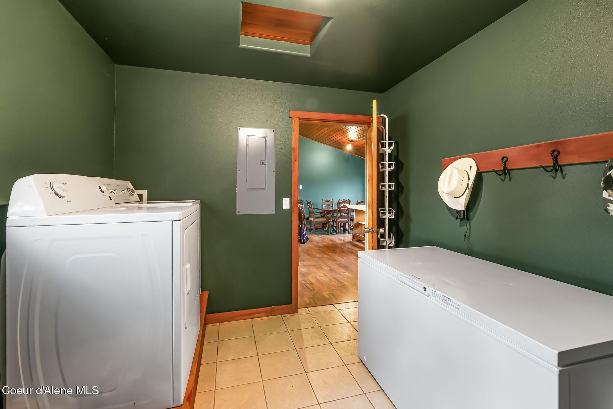 2844 Mcarthur Lake Road Naples, ID 83847 - Photo 24 of 59 .