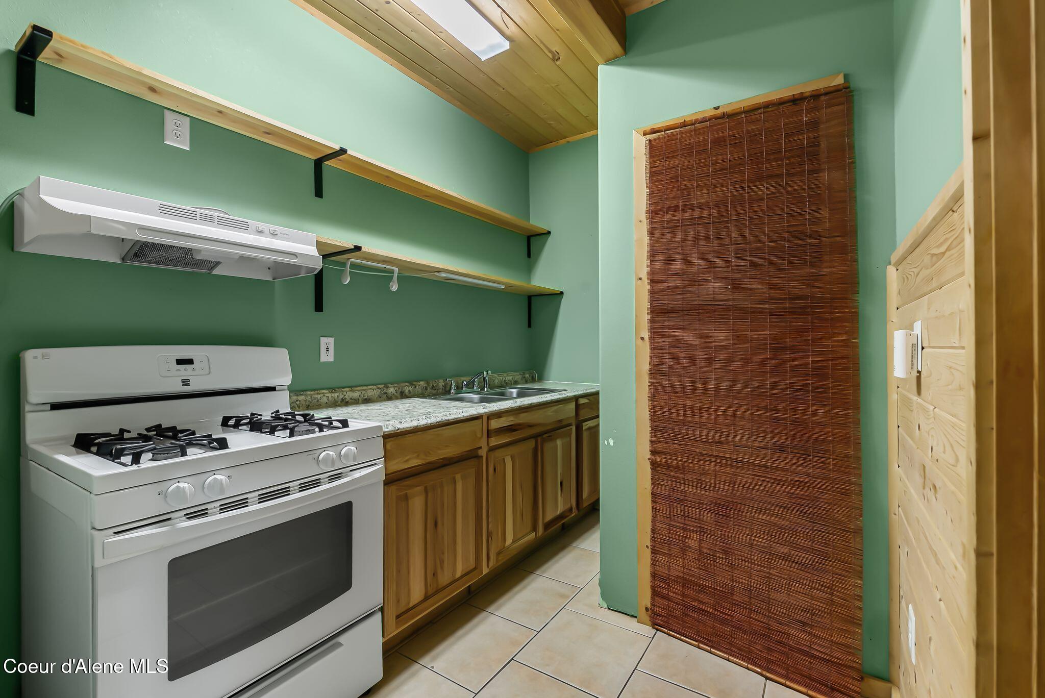 2844 Mcarthur Lake Road Naples, ID 83847 - Photo 35 of 59 .