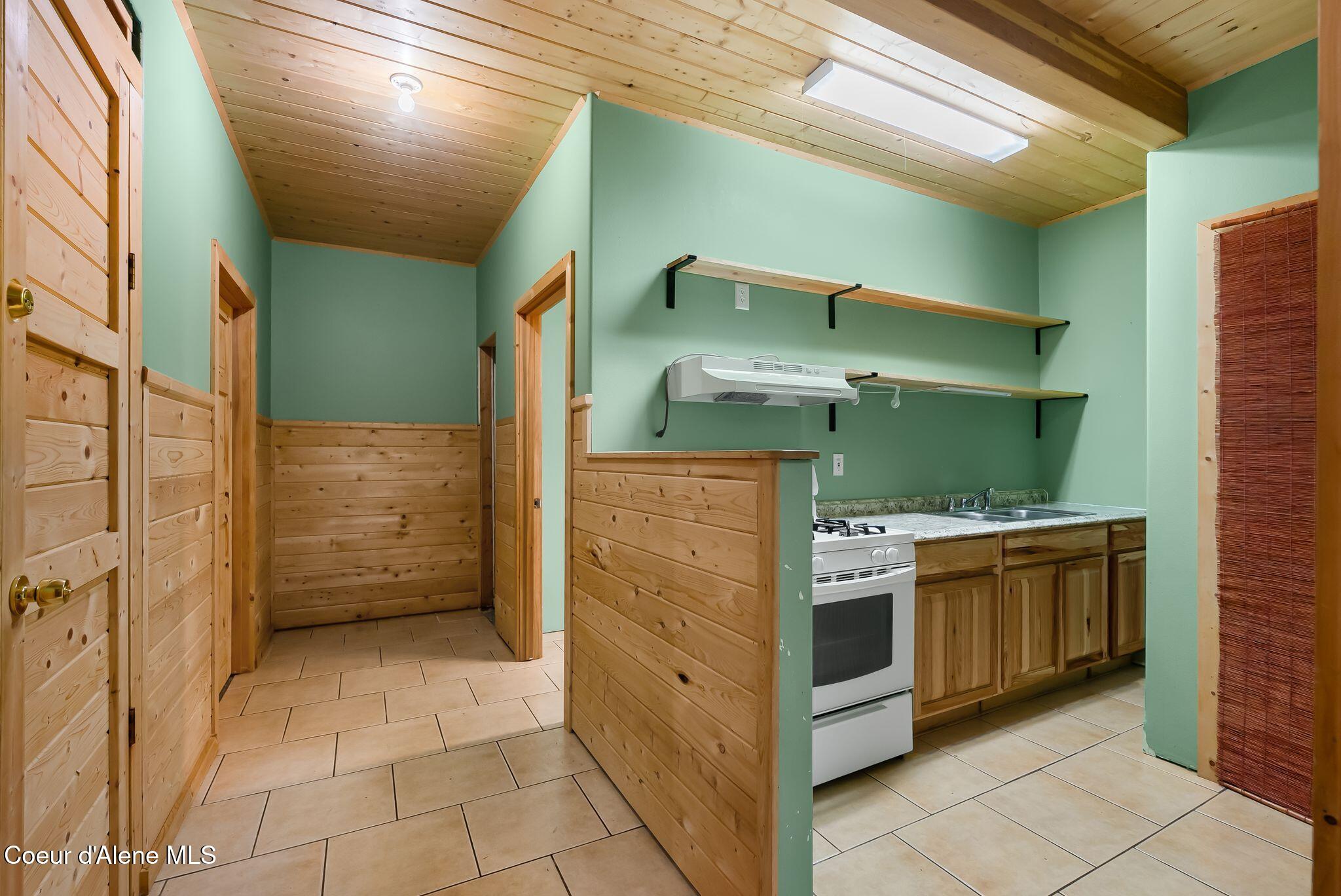 2844 Mcarthur Lake Road Naples, ID 83847 - Photo 36 of 59 .