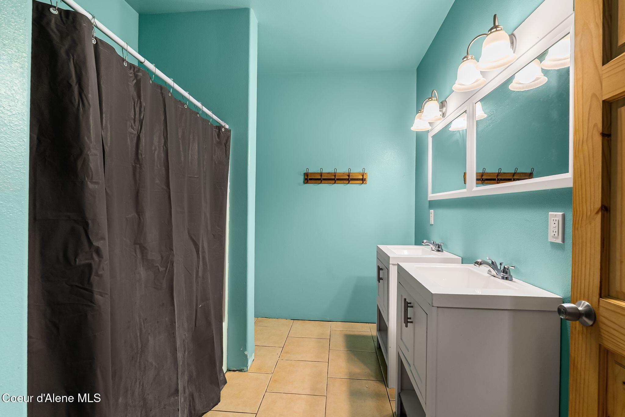 2844 Mcarthur Lake Road Naples, ID 83847 - Photo 37 of 59 .