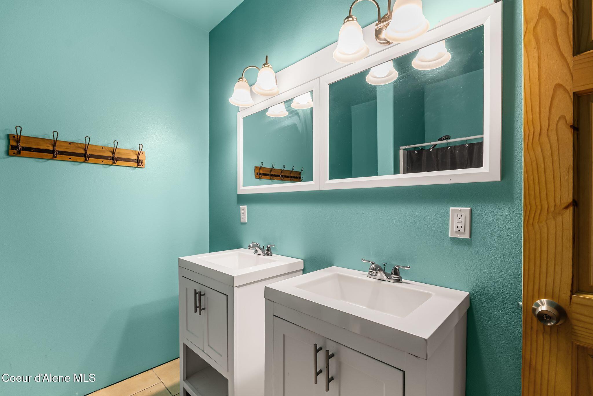 2844 Mcarthur Lake Road Naples, ID 83847 - Photo 38 of 59 .