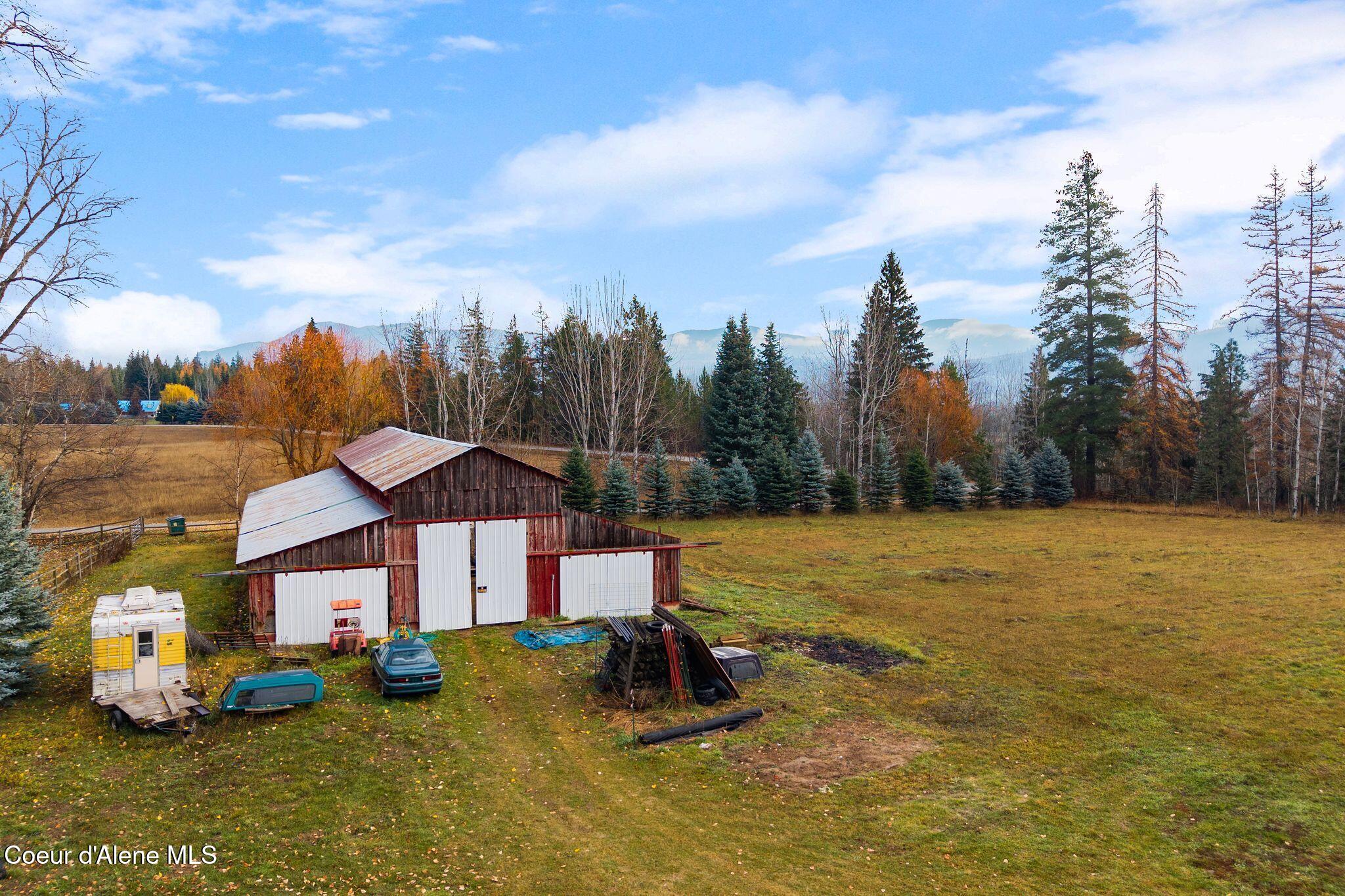 2844 Mcarthur Lake Road Naples, ID 83847 - Photo 5 of 59 .
