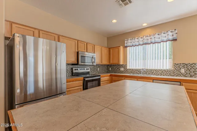a view of an empty room and a ceiling fan