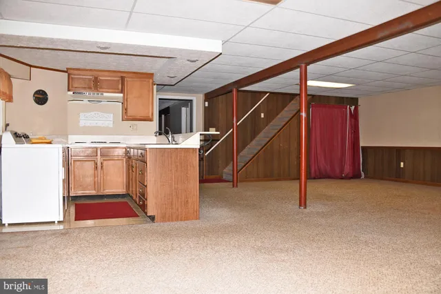 a view of a storage & utility room