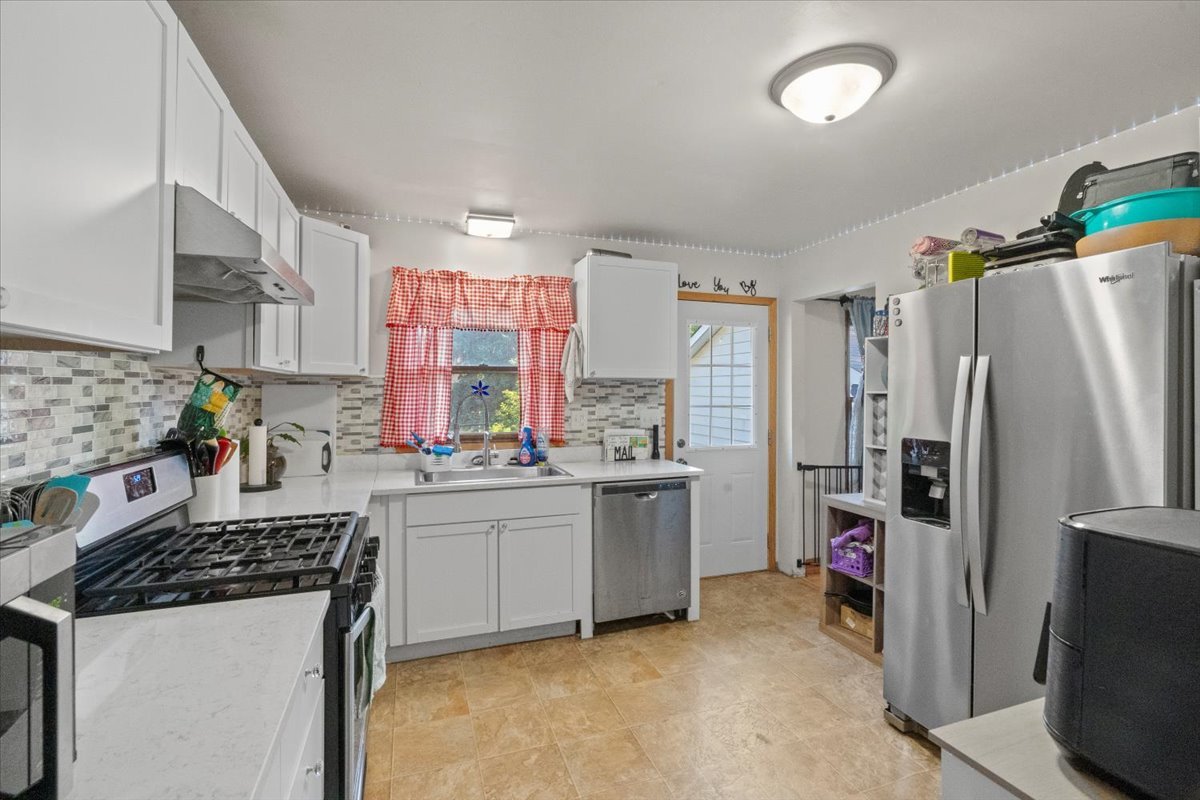 3507 Atlantic Avenue Gurnee, IL 60031 - Photo 13 of 33 a kitchen with stainless steel appliances a stove a refrigerator a sink a stove and white cabinets