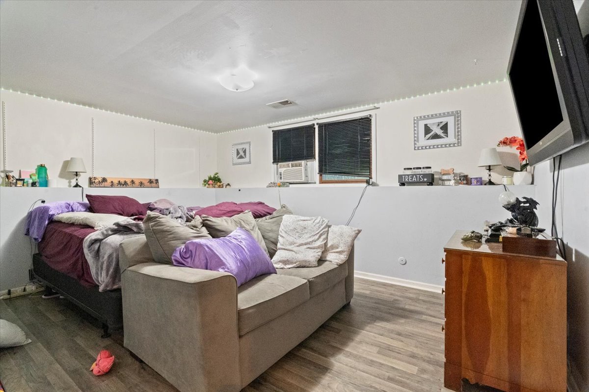 3507 Atlantic Avenue Gurnee, IL 60031 - Photo 20 of 33 a living room with furniture and a flat screen tv
