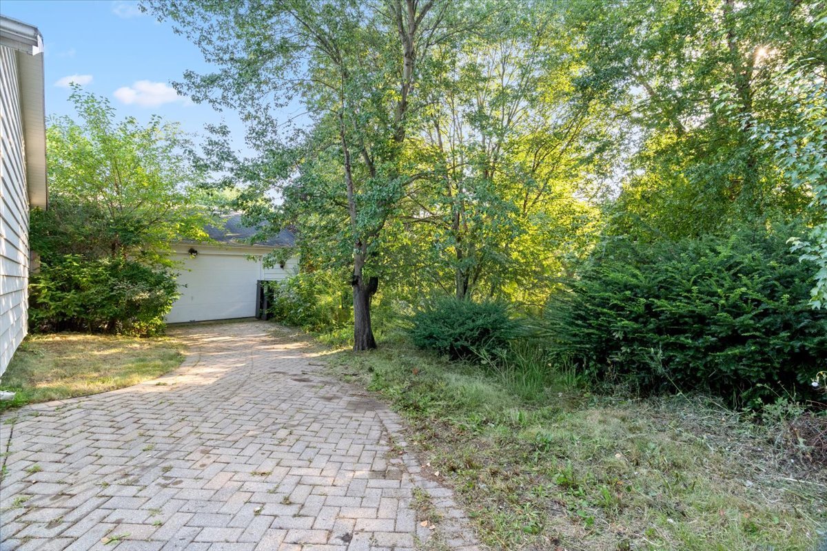 3507 Atlantic Avenue Gurnee, IL 60031 - Photo 4 of 33 a view of a house with a tree