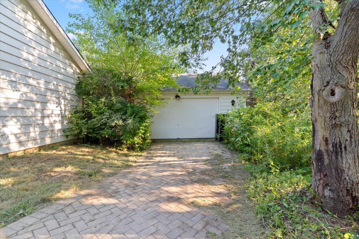 3507 Atlantic Avenue Gurnee, IL 60031 - Photo 5 of 33 a view of outdoor space and yard