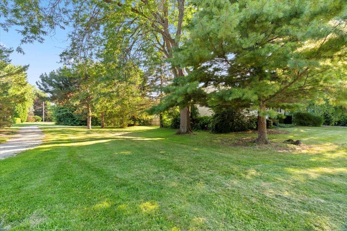 3507 Atlantic Avenue Gurnee, IL 60031 - Photo 6 of 33 a view of yard with green space
