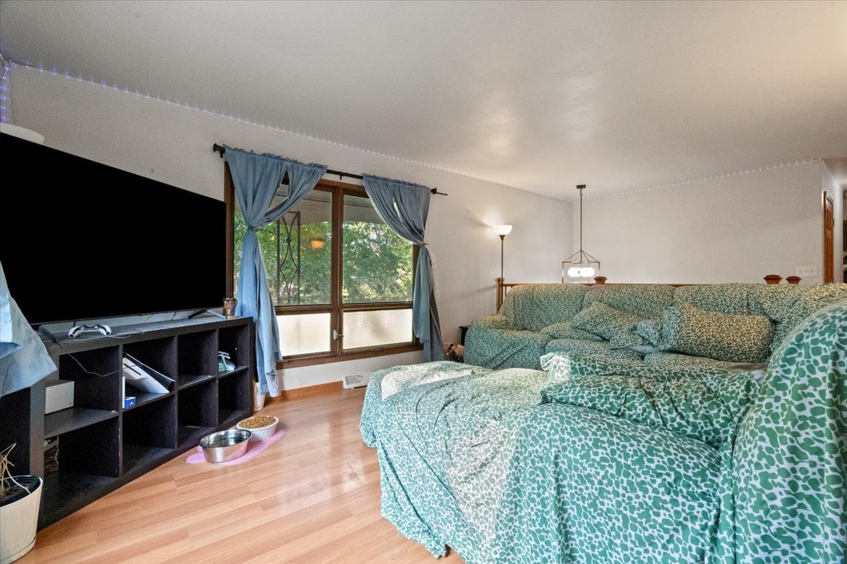 3507 Atlantic Avenue Gurnee, IL 60031 - Photo 7 of 33 a living room with furniture and a flat screen tv