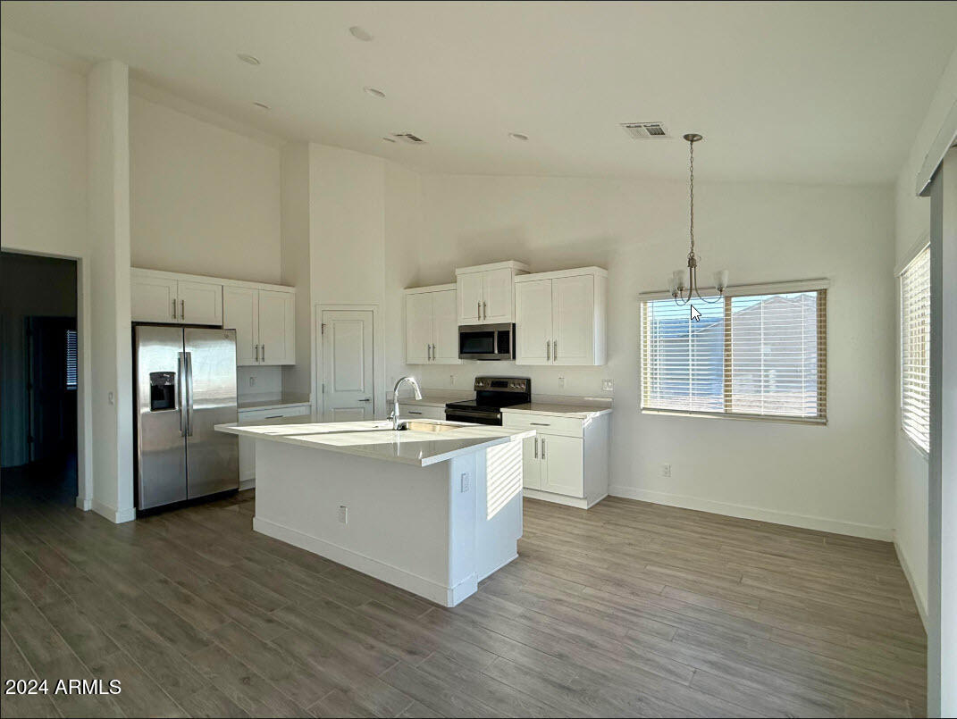 21345 West Sleepy Ranch Road Wittmann, AZ 85361 - Photo 7 of 19 Kitchen