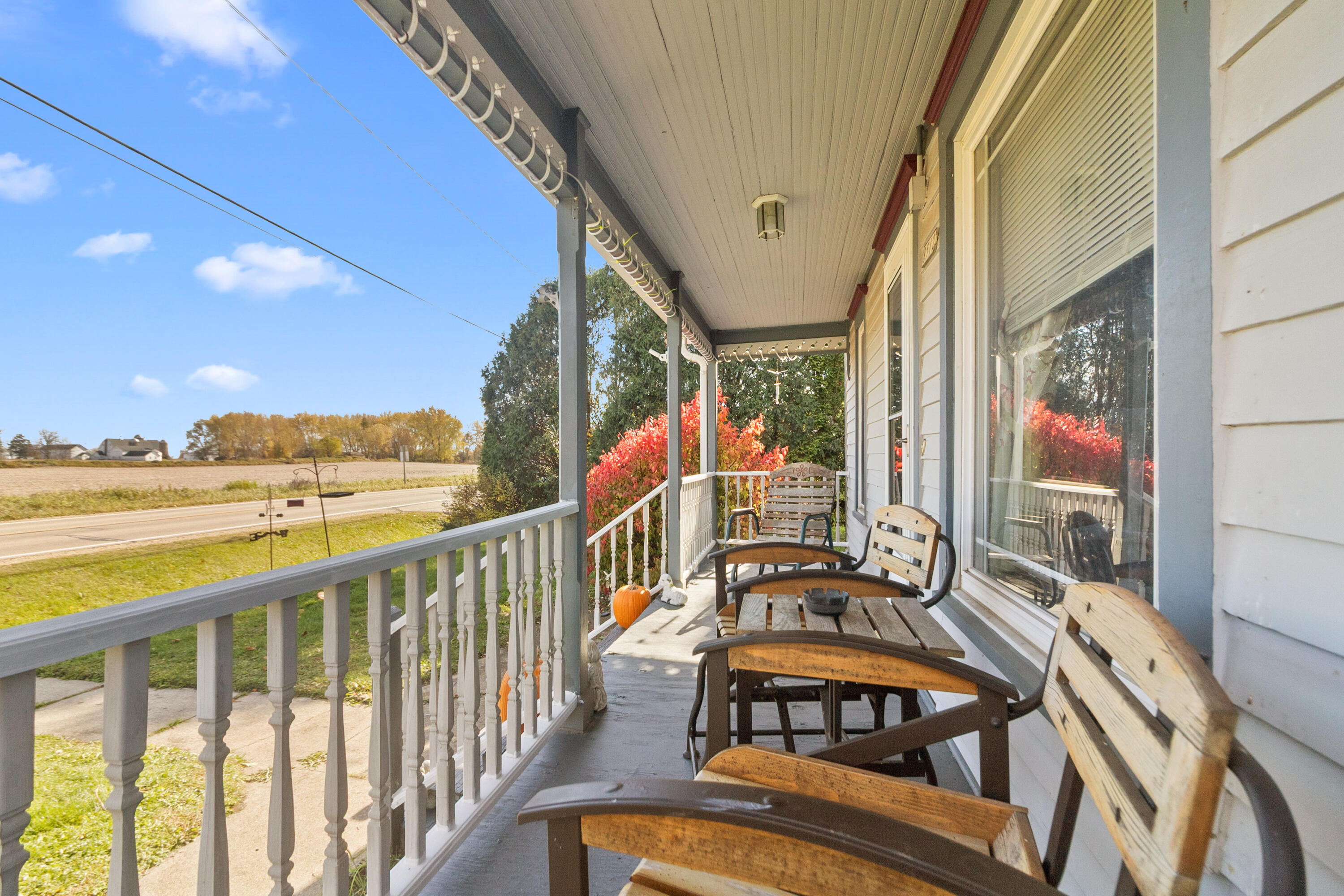8512 Caldwell Road Mukwonago, WI 53149 - Photo 23 of 36 Front porch