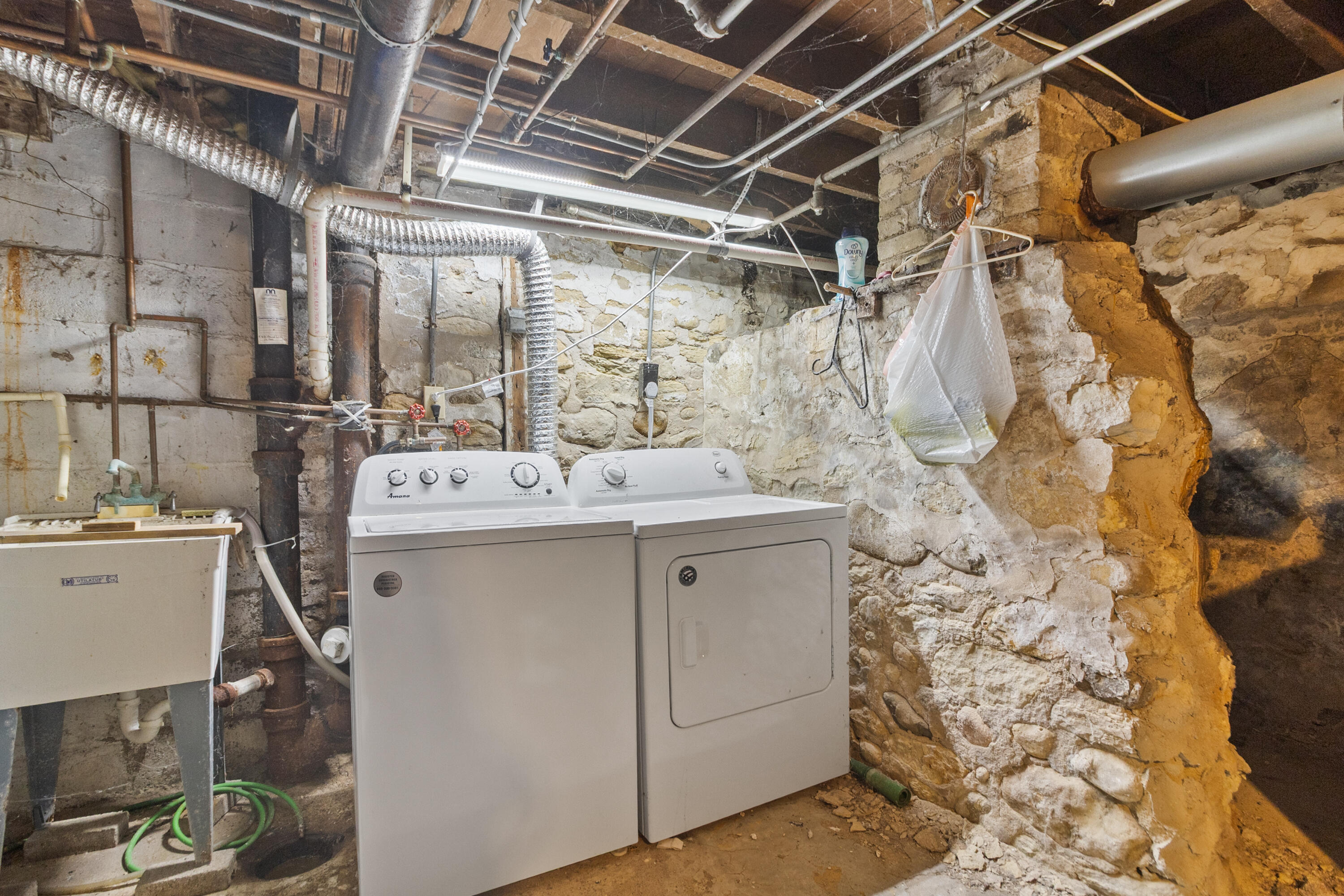 8512 Caldwell Road Mukwonago, WI 53149 - Photo 24 of 36 Washer/Dryer