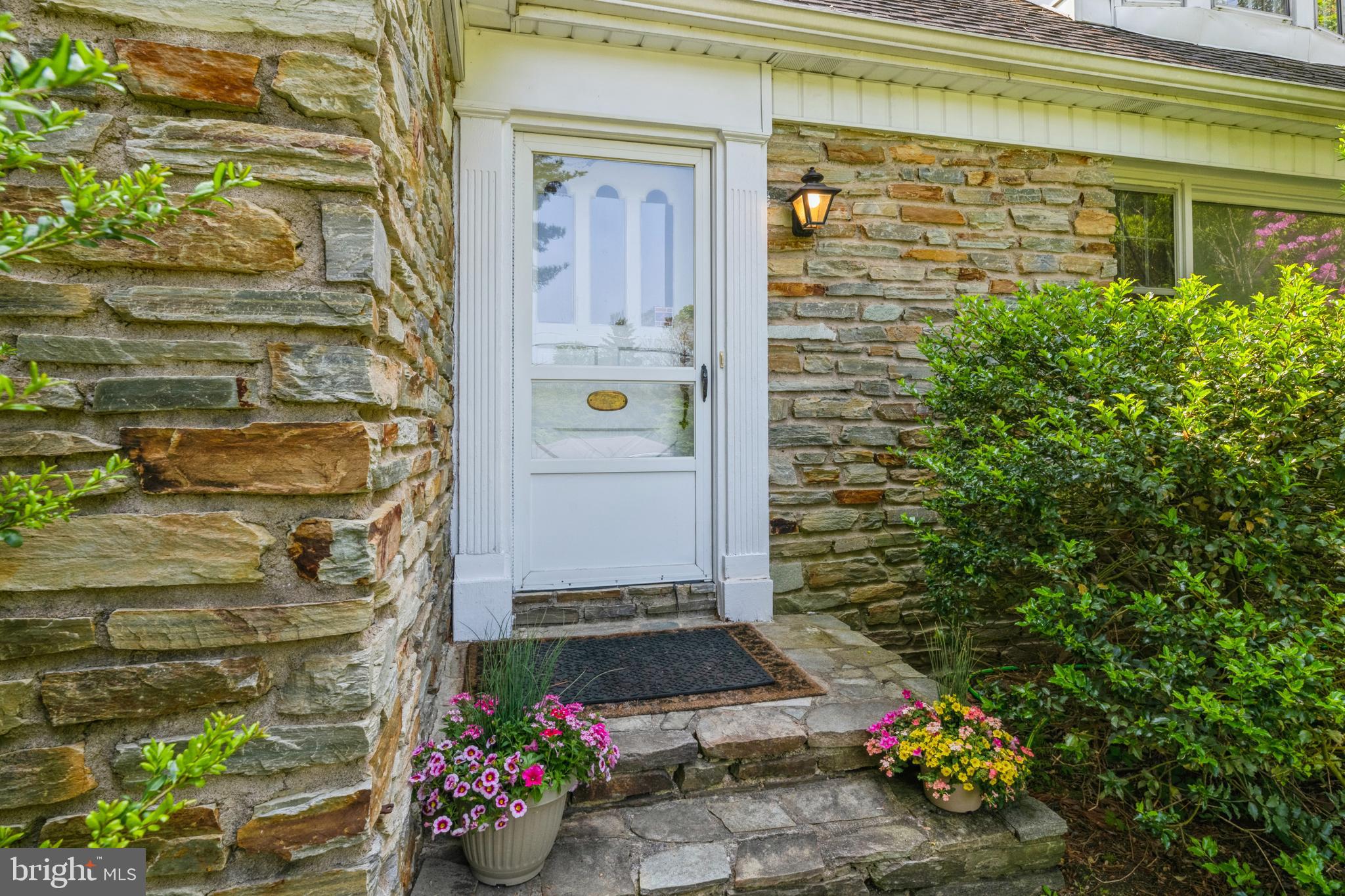 7 Perry Drive Ewing, NJ 08628 - Photo 3 of 39