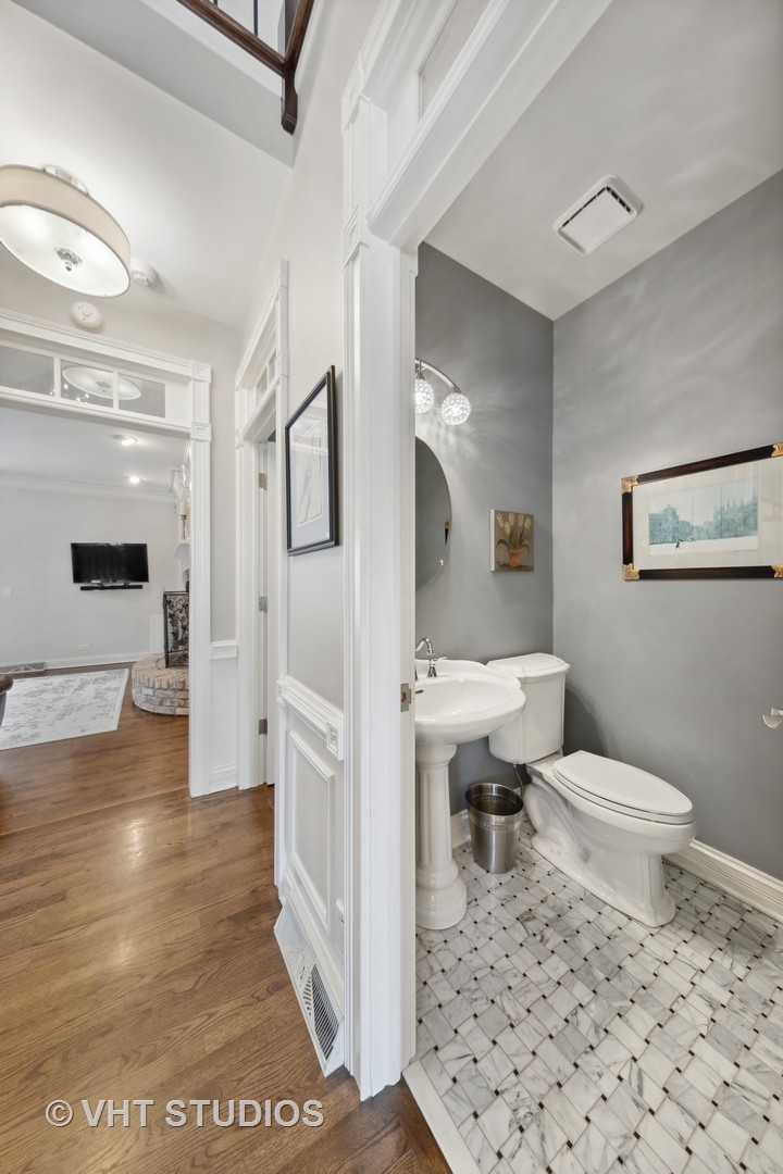 705 Fox Glen Drive St. Charles, IL 60174 - Photo 11 of 49 a bathroom with a sink toilet and shower