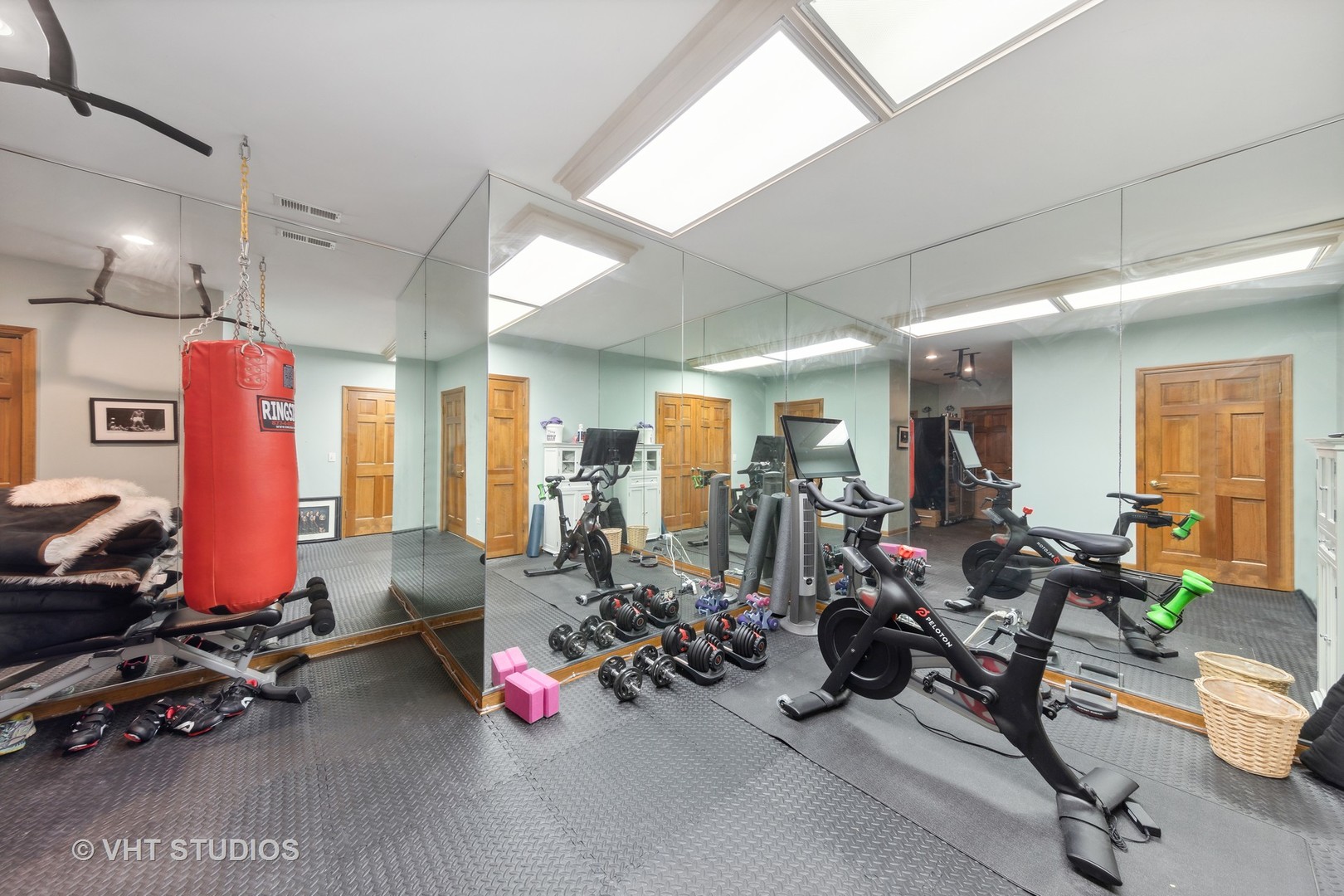 705 Fox Glen Drive St. Charles, IL 60174 - Photo 23 of 49 a view of a room with gym equipment