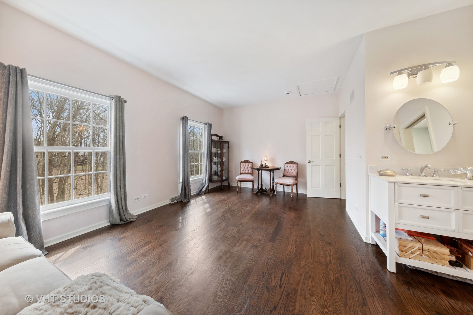 705 Fox Glen Drive St. Charles, IL 60174 - Photo 27 of 49 a view of a livingroom with furniture and hardwood floor