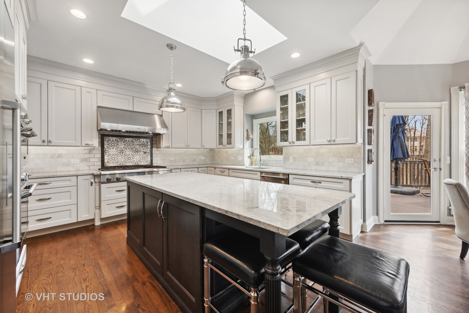 705 Fox Glen Drive St. Charles, IL 60174 - Photo 5 of 49 a kitchen with a stove a sink and a refrigerator